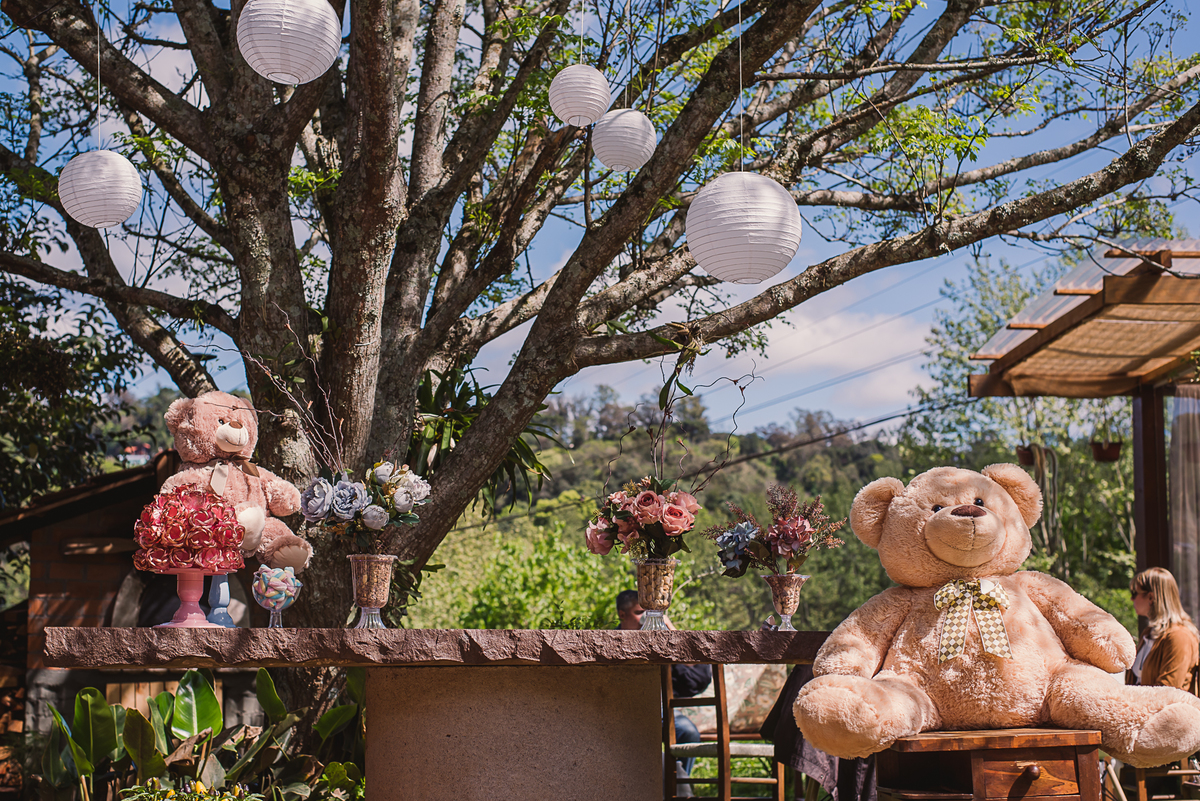 decoração balões ursos flores árvores céu mesa chárevelação 