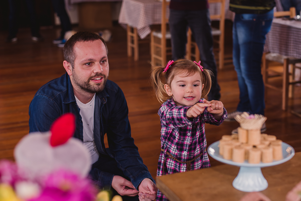 pai filha criança aniversário infantil docinhos festa 
