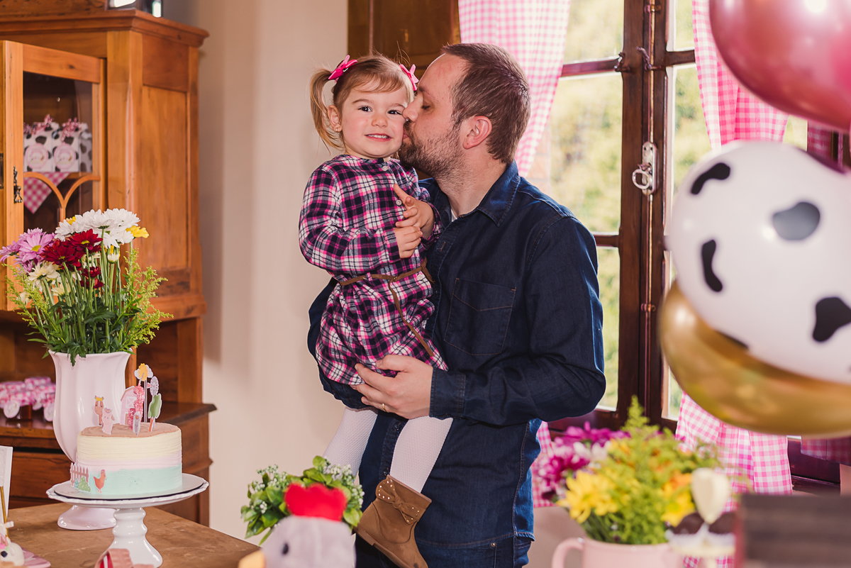  pai filha criança torta doces aniversário infantil amor alegria ursos balões