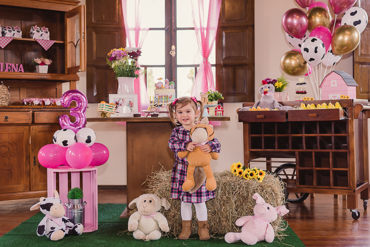 filha criança torta doces aniversário infantil amor alegria ursos balões