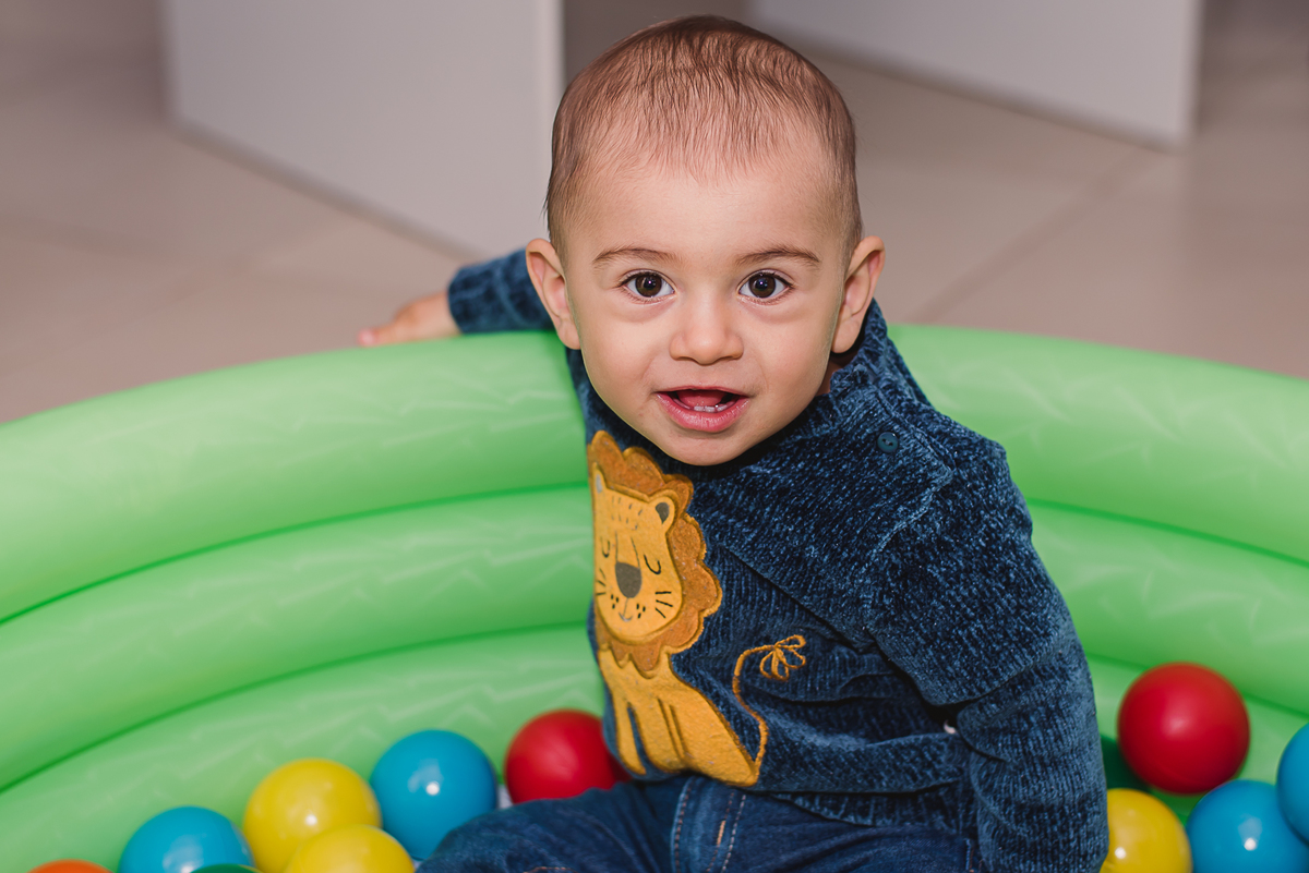 criança festa infantil piscina de bolinhas fofura joão 
