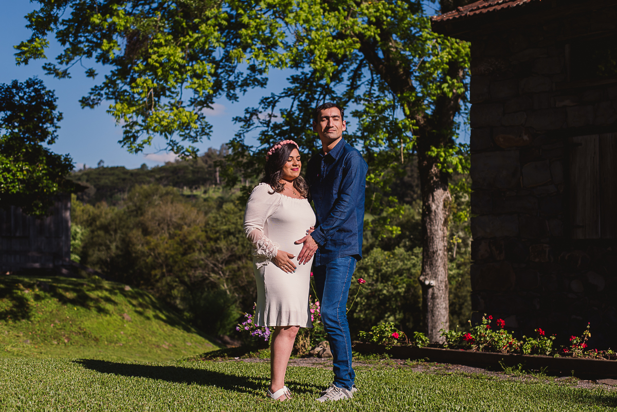 casal em seu ensaio de gestante na serra gaucha em Bento Gonçalves 
