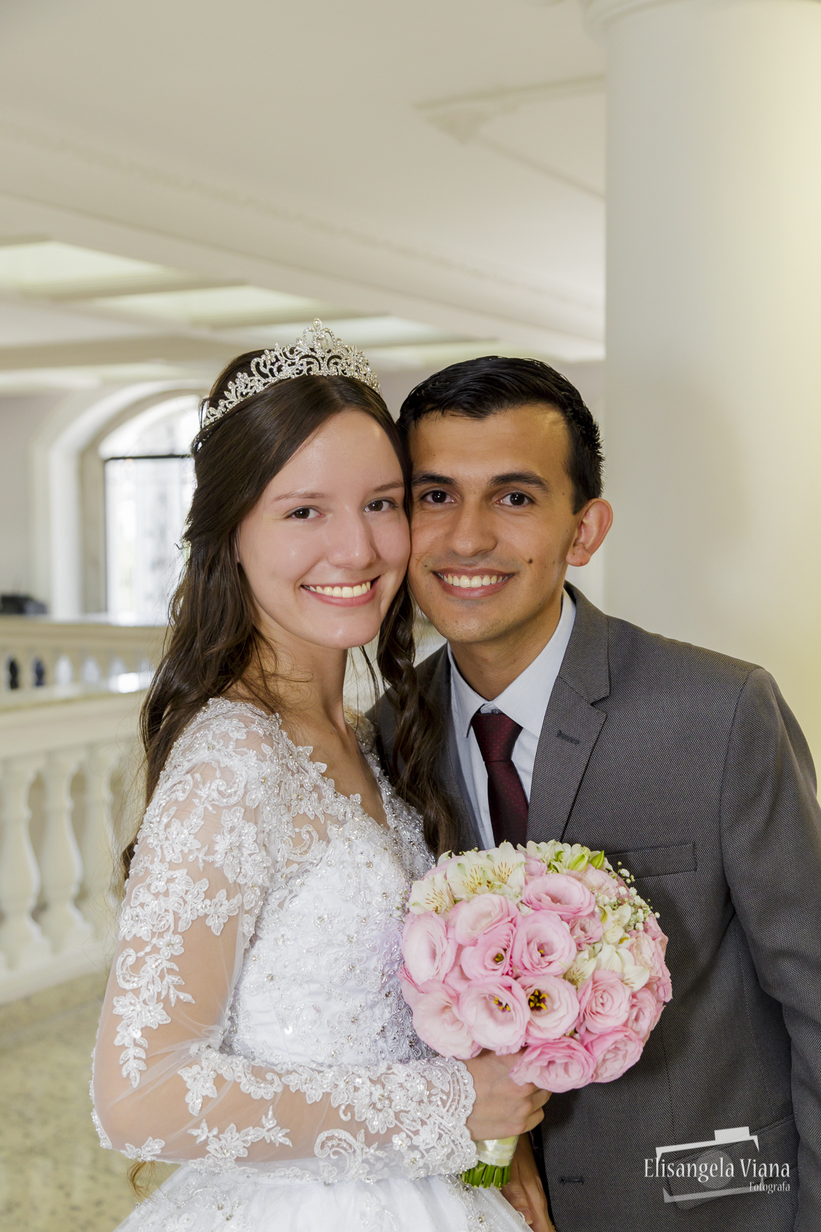 Noivos com rosto coladinho