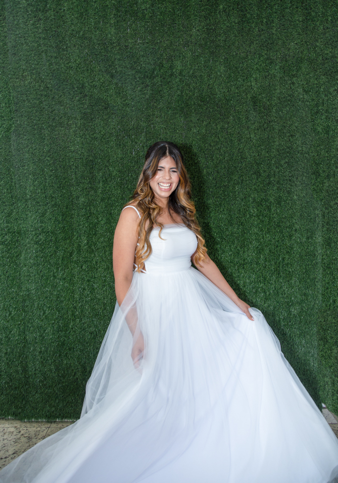 Noiva rodando o vestido