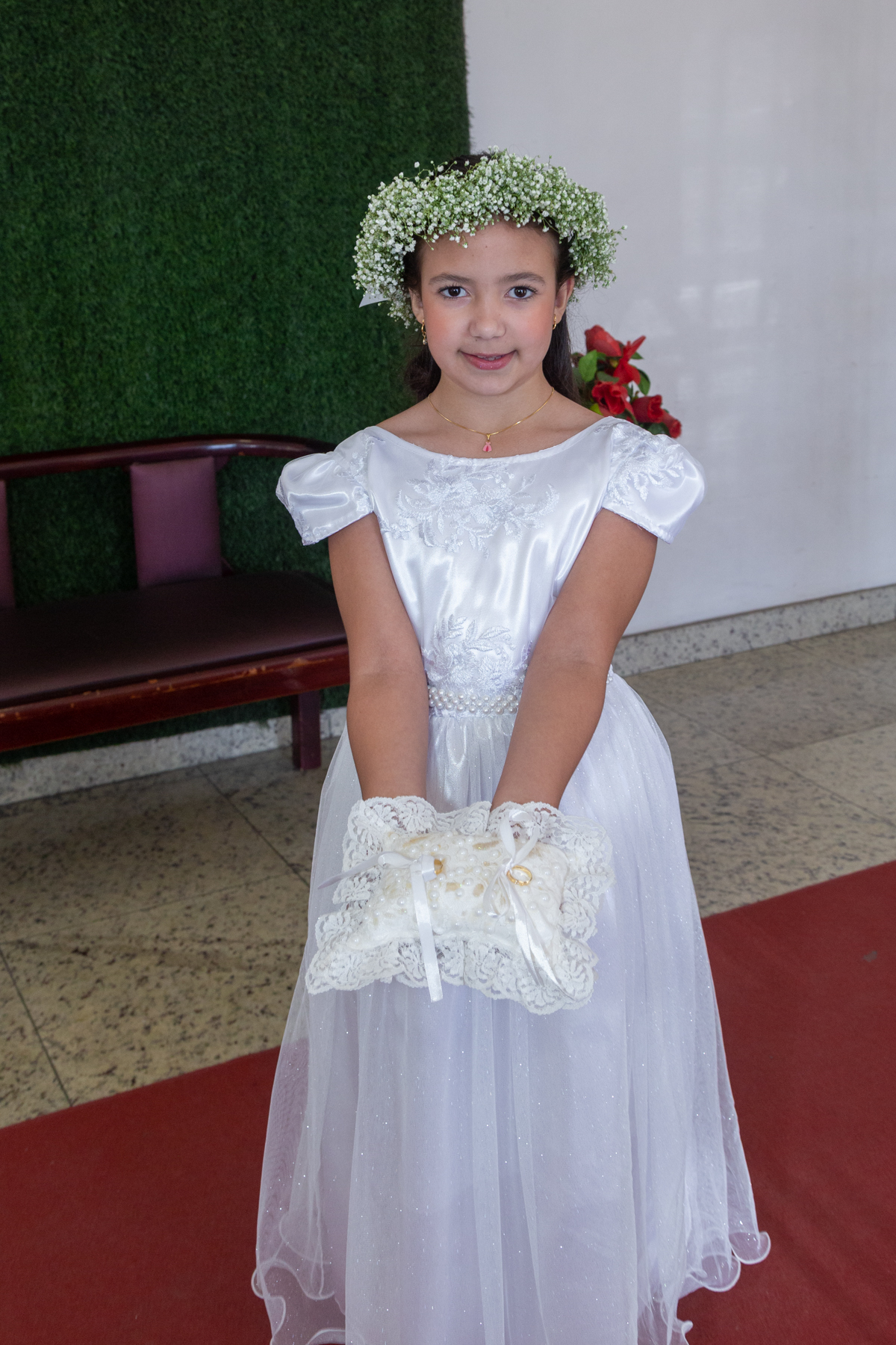 Daminha com as alianças