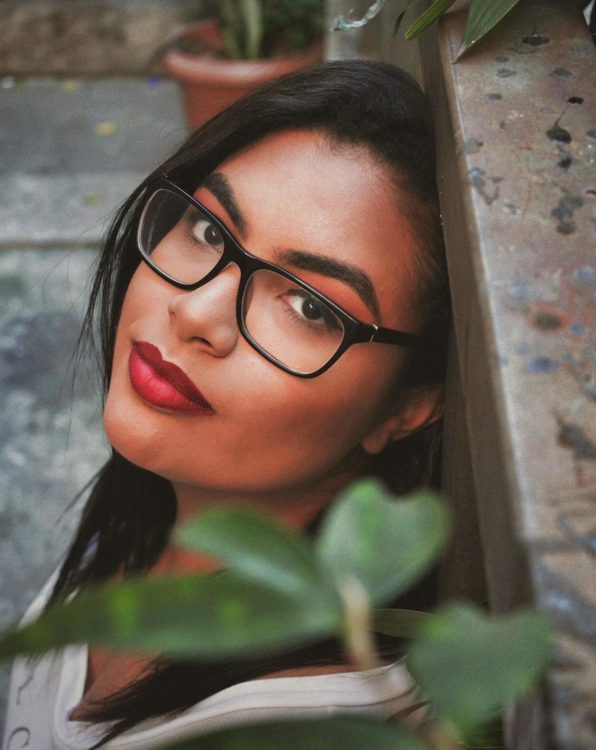 Retrato do ensaio feminino da Izabelle no Centro da cidade do Rio de Janeiro. Início da sessão de fotos perto na subida da rua Ladeira do joão Homem, em direção a igreja Nossa Senhora da Conceição.