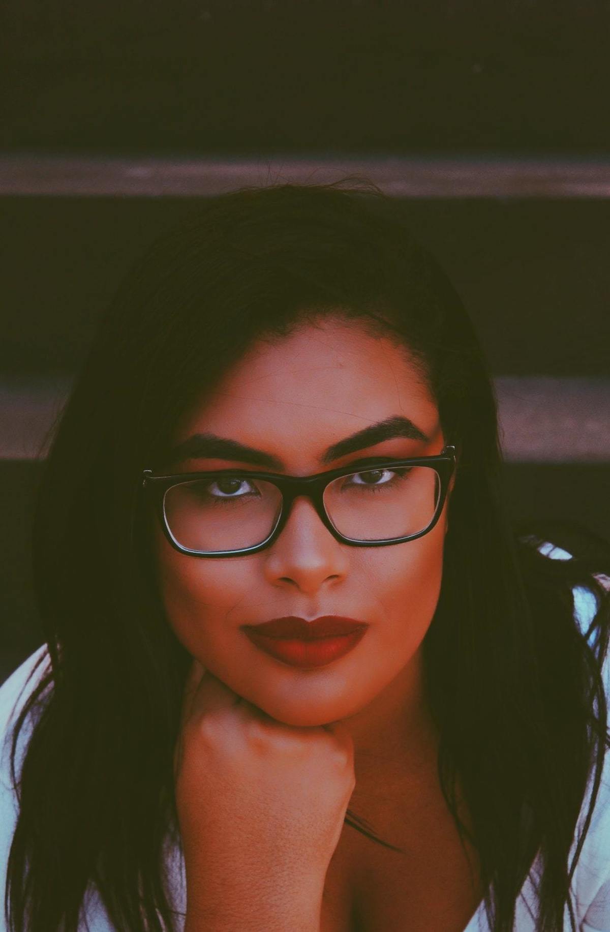 Retrato do ensaio feminino da Izabelle no Centro da cidade do Rio de Janeiro. Gramado próximo da linha do VLT no Boulevard Olímpico.
Ensaio feito com iluminação natural. 
