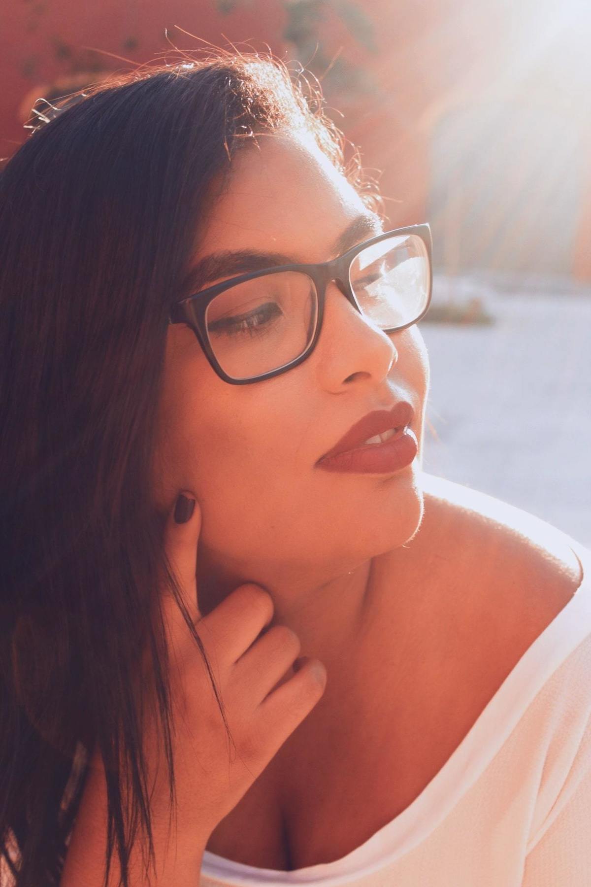 Retrato do ensaio feminino da Izabelle no Centro da cidade do Rio de Janeiro. Gramado próximo da linha do VLT no Boulevard Olímpico.
Ensaio feito com iluminação natural. 
