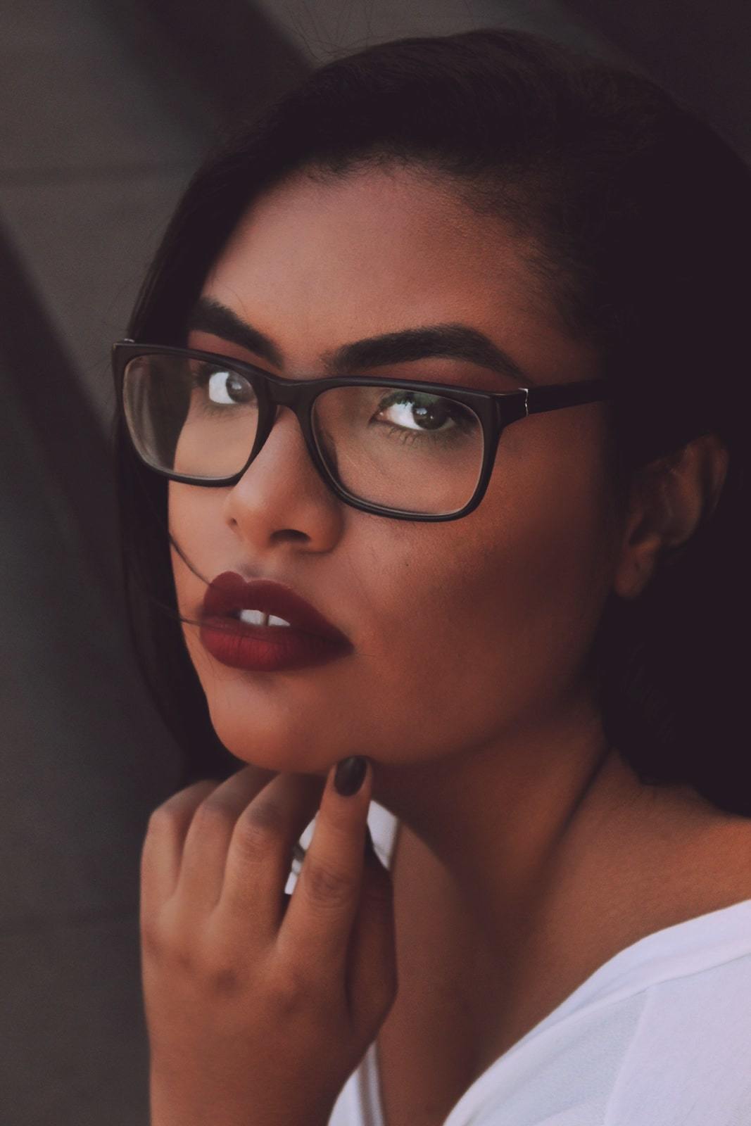 Retrato do ensaio feminino da Izabelle no Centro da cidade do Rio de Janeiro. Gramado próximo da linha do VLT no Boulevard Olímpico.
Ensaio feito com iluminação natural. 
