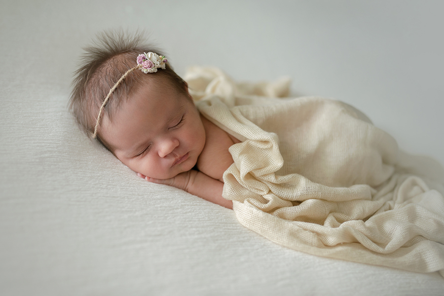 recém nascido com 13 dias em lindo ensaio newborn em casa