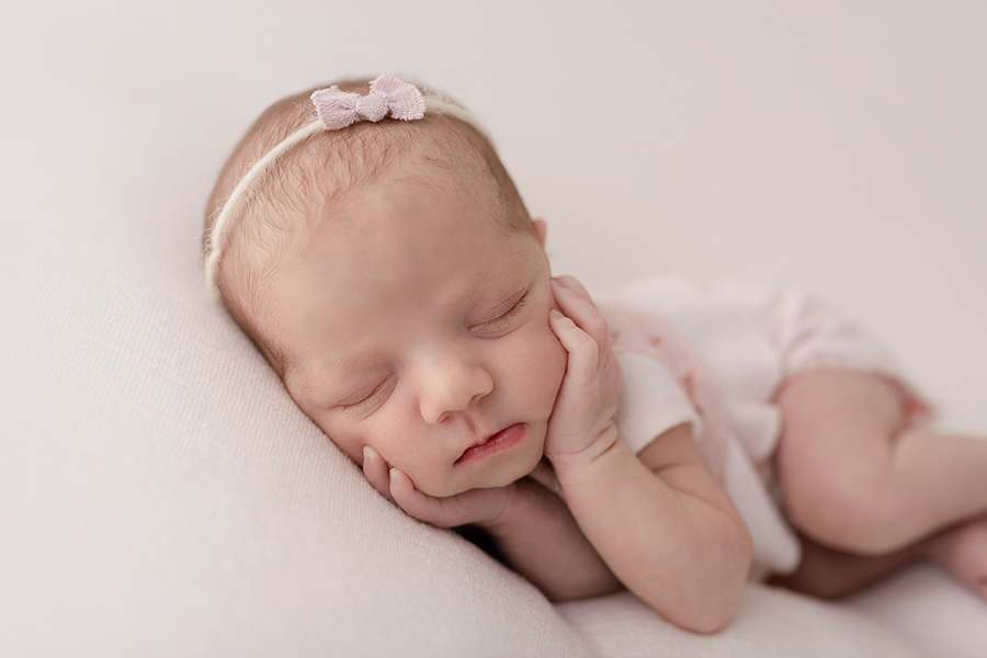 newborn em casa na barra da tijuca da Caterina feito por andréa costa