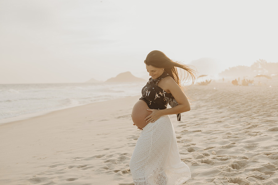 ensaio gestante na praia da barra da tijuca