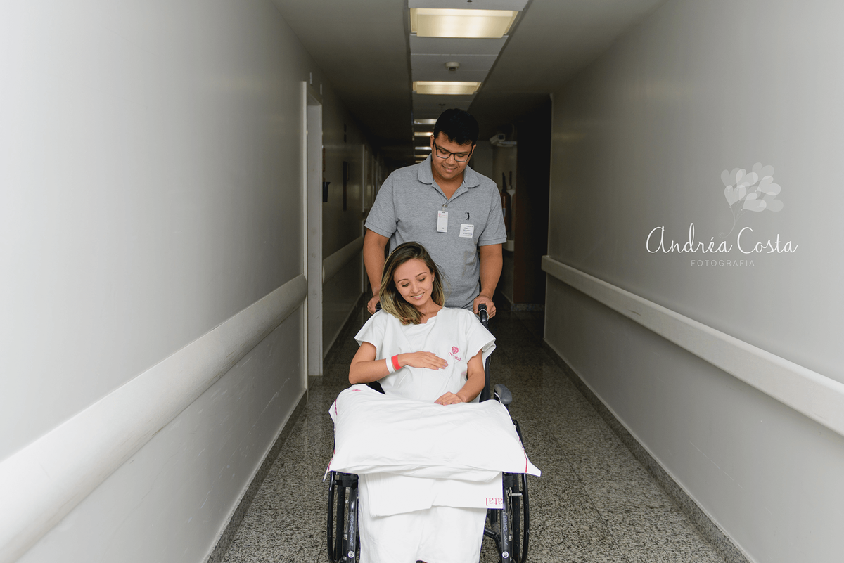 Mame e papai em últimos momentos antes do nascimento do Joaquim, por Andréa Costa