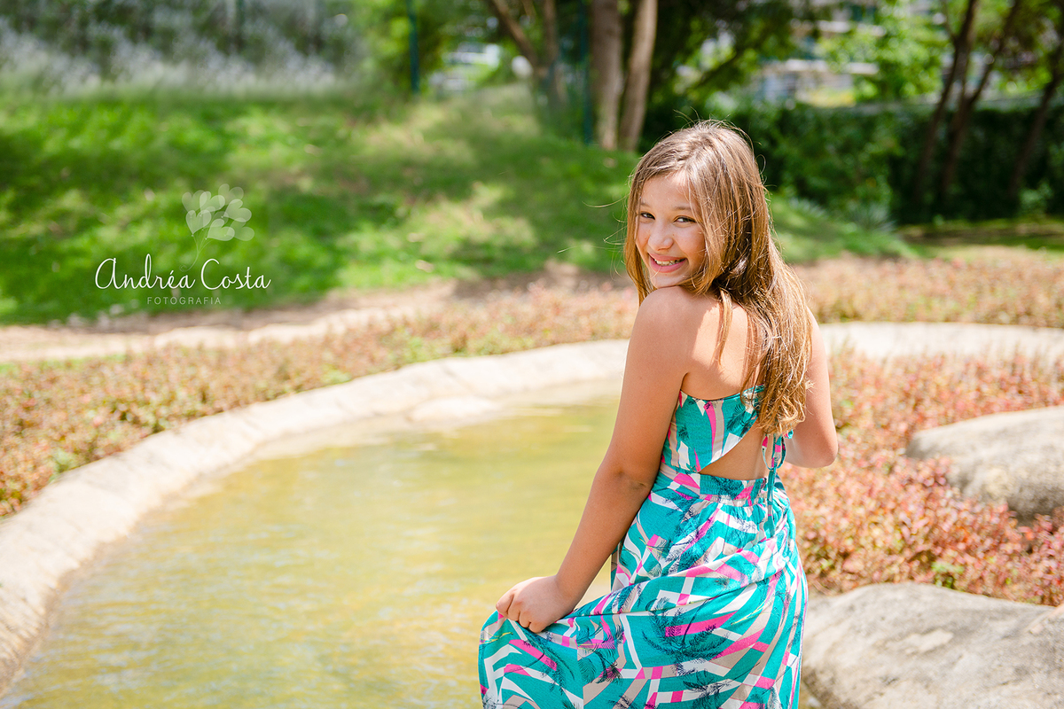 manu cheia de estilo fazendo pose em ensaio familia no Rio de Janeiro, por Andréa Costa