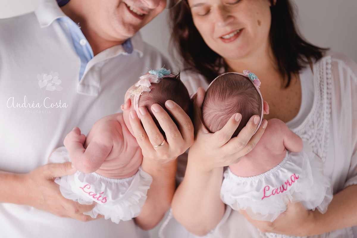 ensaio newborn de gemeos no rio de janeiro, por Andréa Costa na Barra da Tijuca