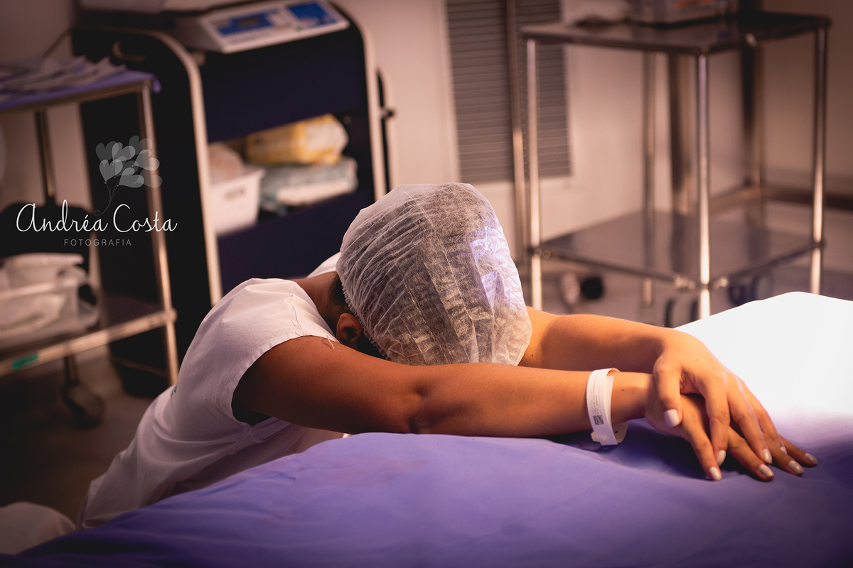 Gestante em trabalho de parto da Maria Fernanda na maternidade São José no Rio de Janeiro, por Andréa Costa