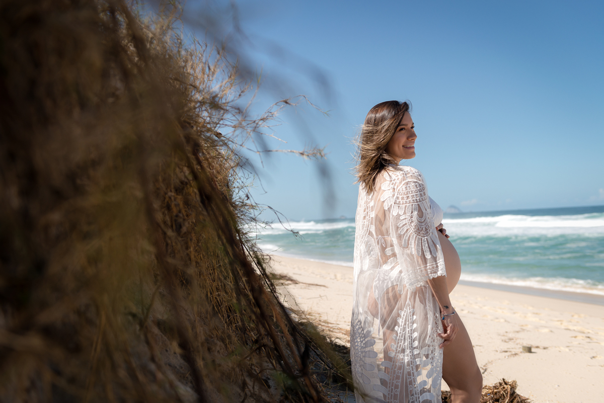 gestante andrea costa ensaio externo na praia barra da tijuca rio de janeiro