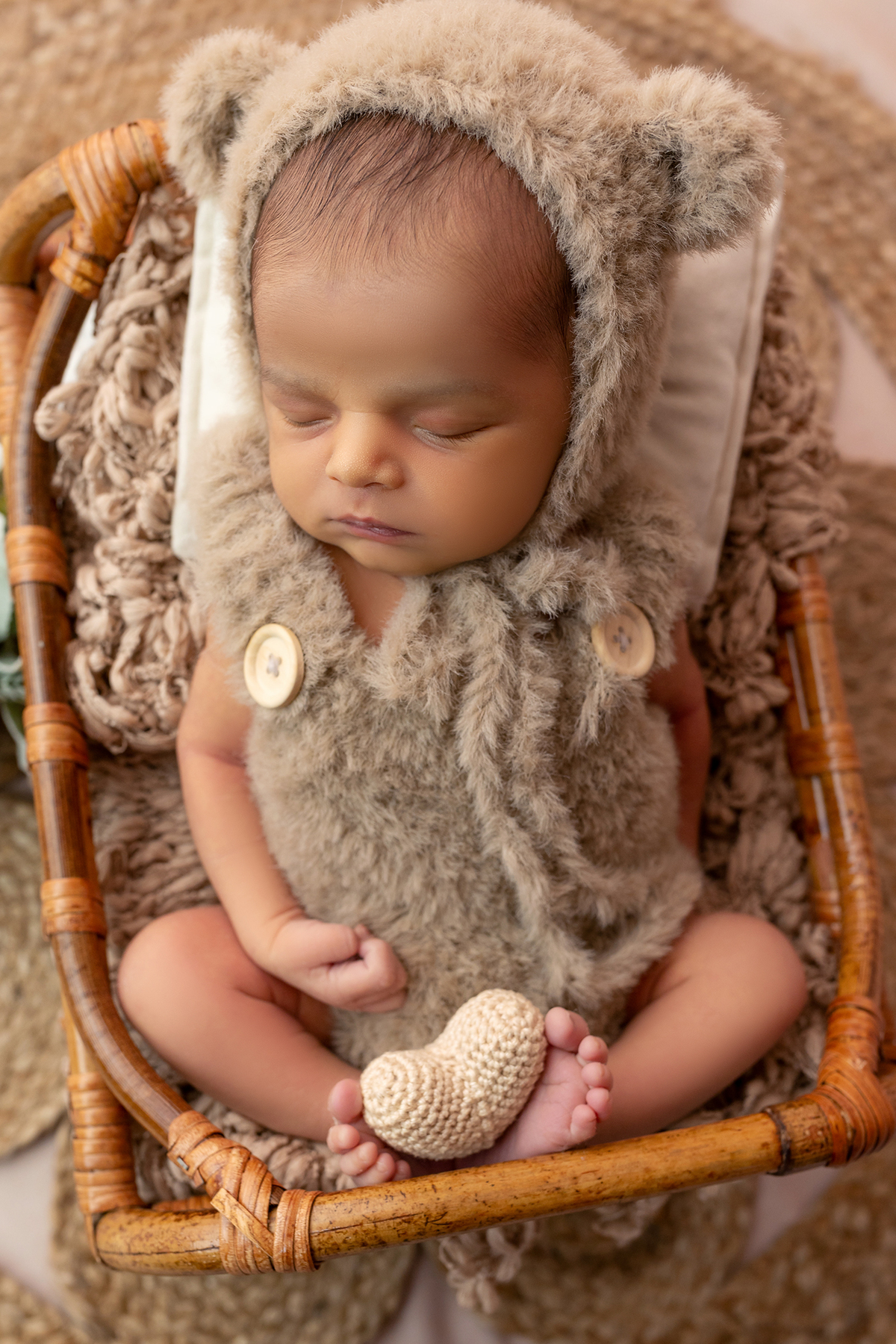 newborn_bebe_recem_nascido_sessao_newborn_fotografia_newborn_fotografa_newborn_fotografia_bebe_newborn_photography_newborn_session_recém_nascido_fotografia_recem_nascido_sessao_bebe_primeiros_dias_bebe_fotografia_primeiros_dias_newborn_pose_bebe_sessao_re