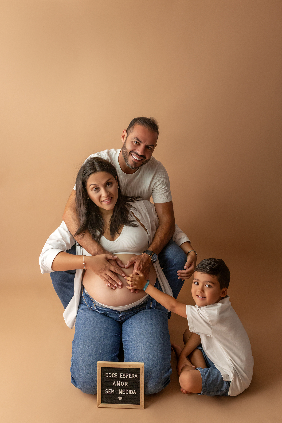 gravida_sessao_gravida_fotografia_gravida_sessao_maternidade_fotografia_maternidade_gravidez_barriga_gravida_ensaio_gravida_ensaio_maternidade_maternity_photography_baby_bump_gravida_estudio