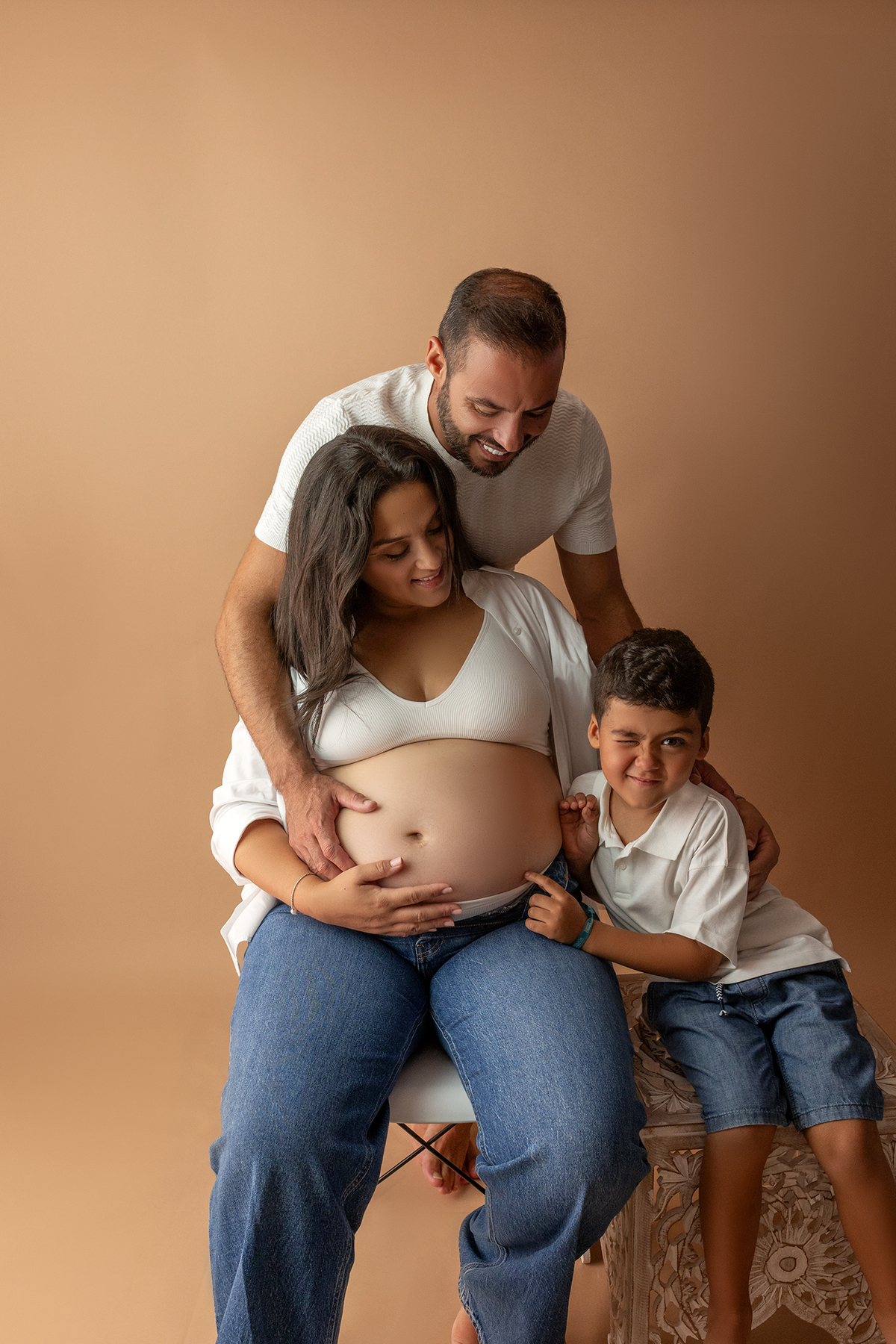 gravida_sessao_gravida_fotografia_gravida_sessao_maternidade_fotografia_maternidade_gravidez_barriga_gravida_ensaio_gravida_ensaio_maternidade_maternity_photography_baby_bump_gravida_estudio