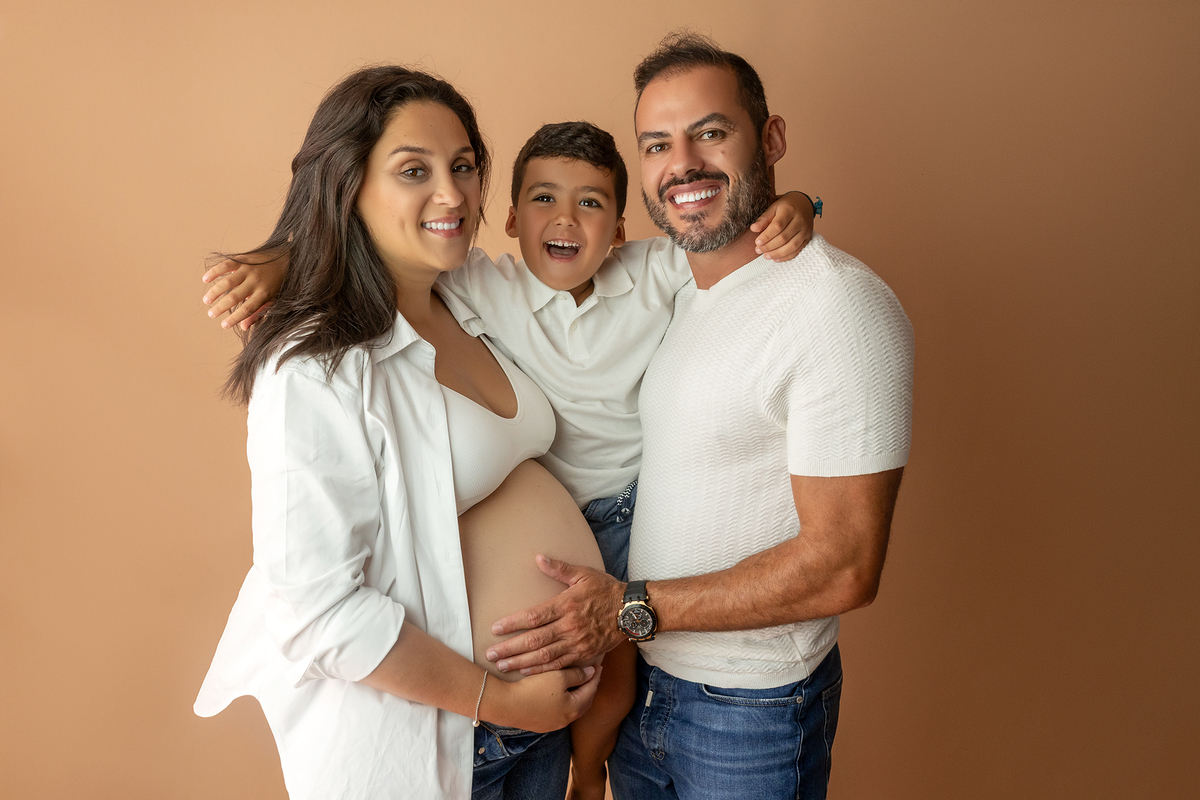 gravida_sessao_gravida_fotografia_gravida_sessao_maternidade_fotografia_maternidade_gravidez_barriga_gravida_ensaio_gravida_ensaio_maternidade_maternity_photography_baby_bump_gravida_estudio