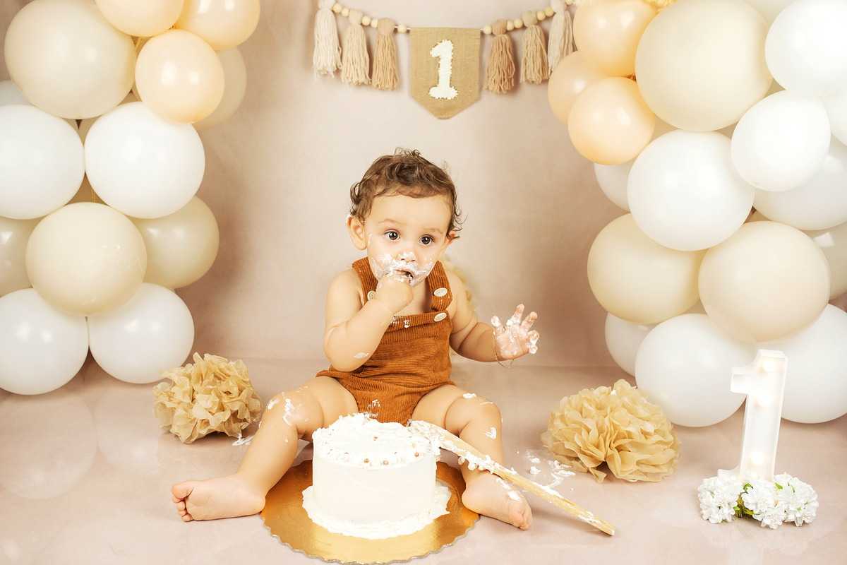 smash_the_cake_sessao_smash_the_cake_fotografia_smash_the_cake_primeiro_aniversario_bebe_sessao_aniversario_bebe_bolo_aniversario_bebe_cake_smash_baby_primeiro_ano_bebe_fotografia_aniversario_bebe_bebe_com_bolo_baby_cake_smash_sessao_1_ano_bebe_festa_prim