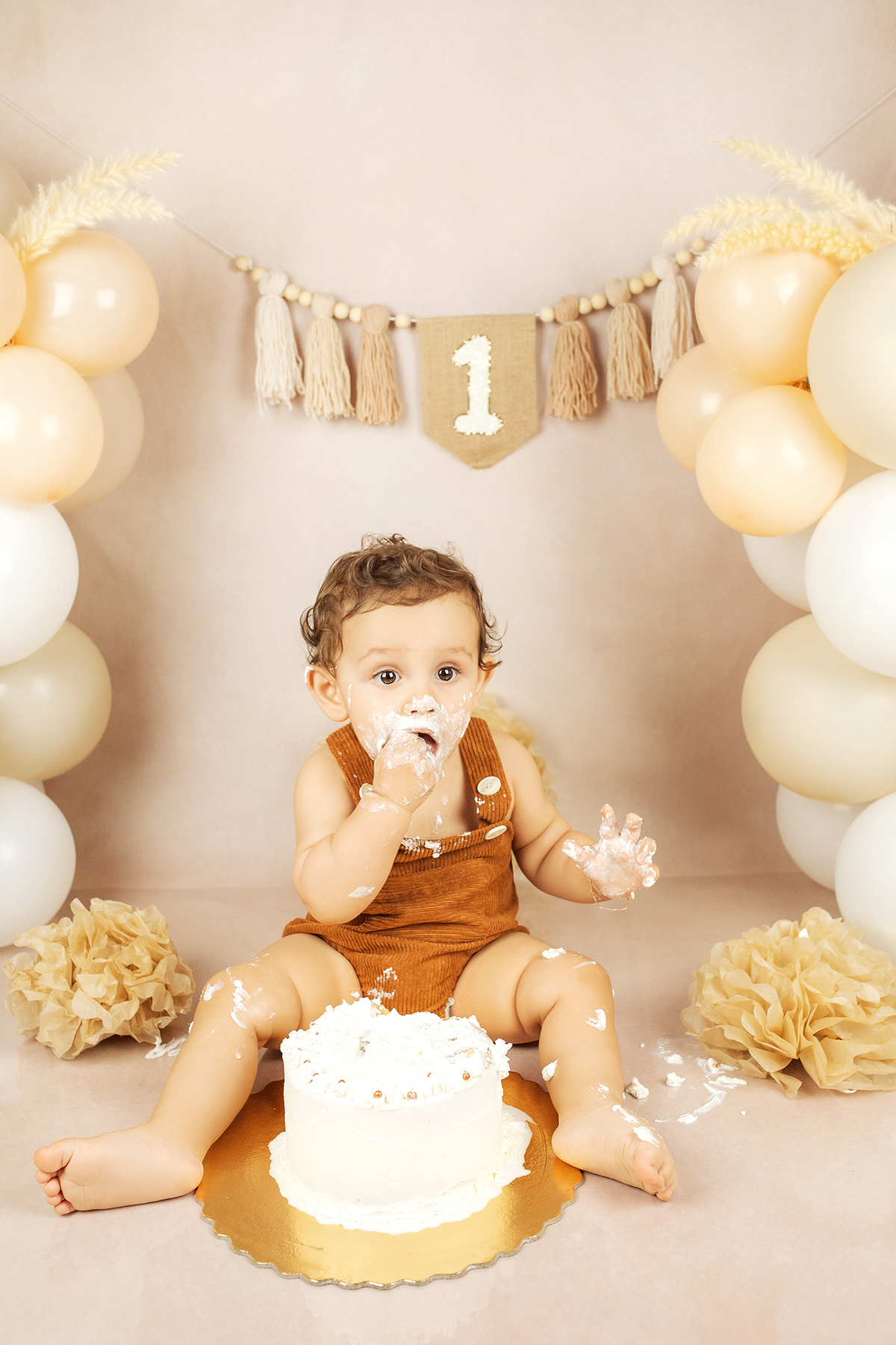 smash_the_cake_sessao_smash_the_cake_fotografia_smash_the_cake_primeiro_aniversario_bebe_sessao_aniversario_bebe_bolo_aniversario_bebe_cake_smash_baby_primeiro_ano_bebe_fotografia_aniversario_bebe_bebe_com_bolo_baby_cake_smash_sessao_1_ano_bebe_festa_prim