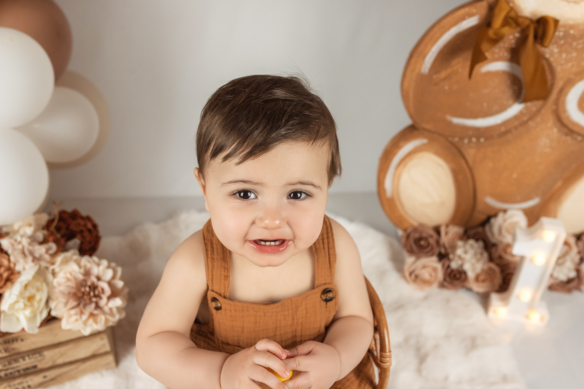 smash_the_cake_sessao_smash_the_cake_fotografia_smash_the_cake_primeiro_aniversario_bebe_sessao_aniversario_bebe_bolo_aniversario_bebe_cake_smash_baby_primeiro_ano_bebe_fotografia_aniversario_bebe_bebe_com_bolo_baby_cake_smash_sessao_1_ano_bebe_festa_prim