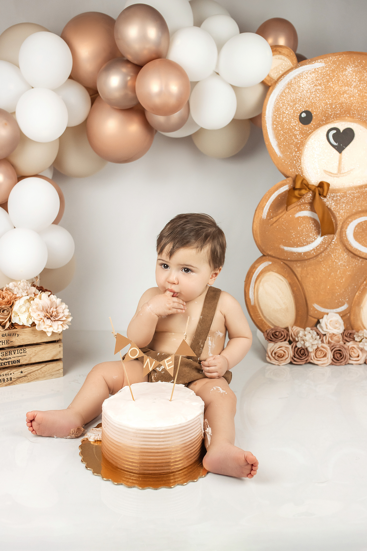 smash_the_cake_sessao_smash_the_cake_fotografia_smash_the_cake_primeiro_aniversario_bebe_sessao_aniversario_bebe_bolo_aniversario_bebe_cake_smash_baby_primeiro_ano_bebe_fotografia_aniversario_bebe_bebe_com_bolo_baby_cake_smash_sessao_1_ano_bebe_festa_prim