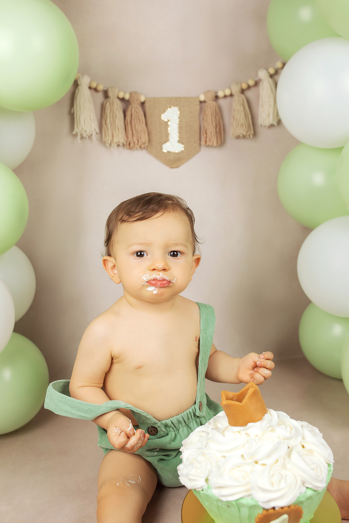 smash_the_cake_sessao_smash_the_cake_fotografia_smash_the_cake_primeiro_aniversario_bebe_sessao_aniversario_bebe_bolo_aniversario_bebe_cake_smash_baby_primeiro_ano_bebe_fotografia_aniversario_bebe_bebe_com_bolo_baby_cake_smash_sessao_1_ano_bebe_festa_prim