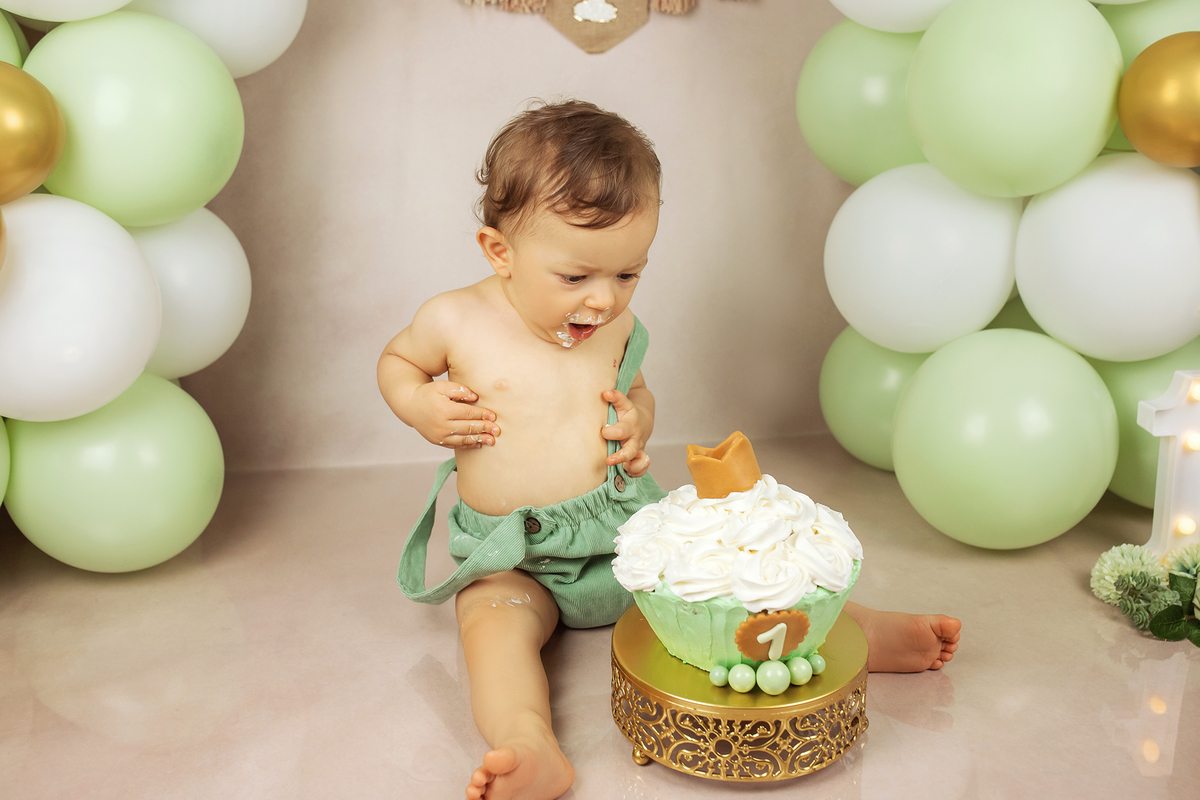 smash_the_cake_sessao_smash_the_cake_fotografia_smash_the_cake_primeiro_aniversario_bebe_sessao_aniversario_bebe_bolo_aniversario_bebe_cake_smash_baby_primeiro_ano_bebe_fotografia_aniversario_bebe_bebe_com_bolo_baby_cake_smash_sessao_1_ano_bebe_festa_prim