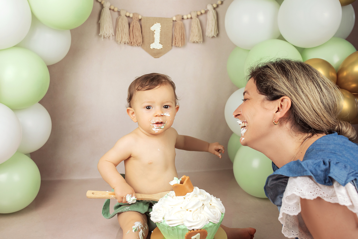 smash_the_cake_sessao_smash_the_cake_fotografia_smash_the_cake_primeiro_aniversario_bebe_sessao_aniversario_bebe_bolo_aniversario_bebe_cake_smash_baby_primeiro_ano_bebe_fotografia_aniversario_bebe_bebe_com_bolo_baby_cake_smash_sessao_1_ano_bebe_festa_prim