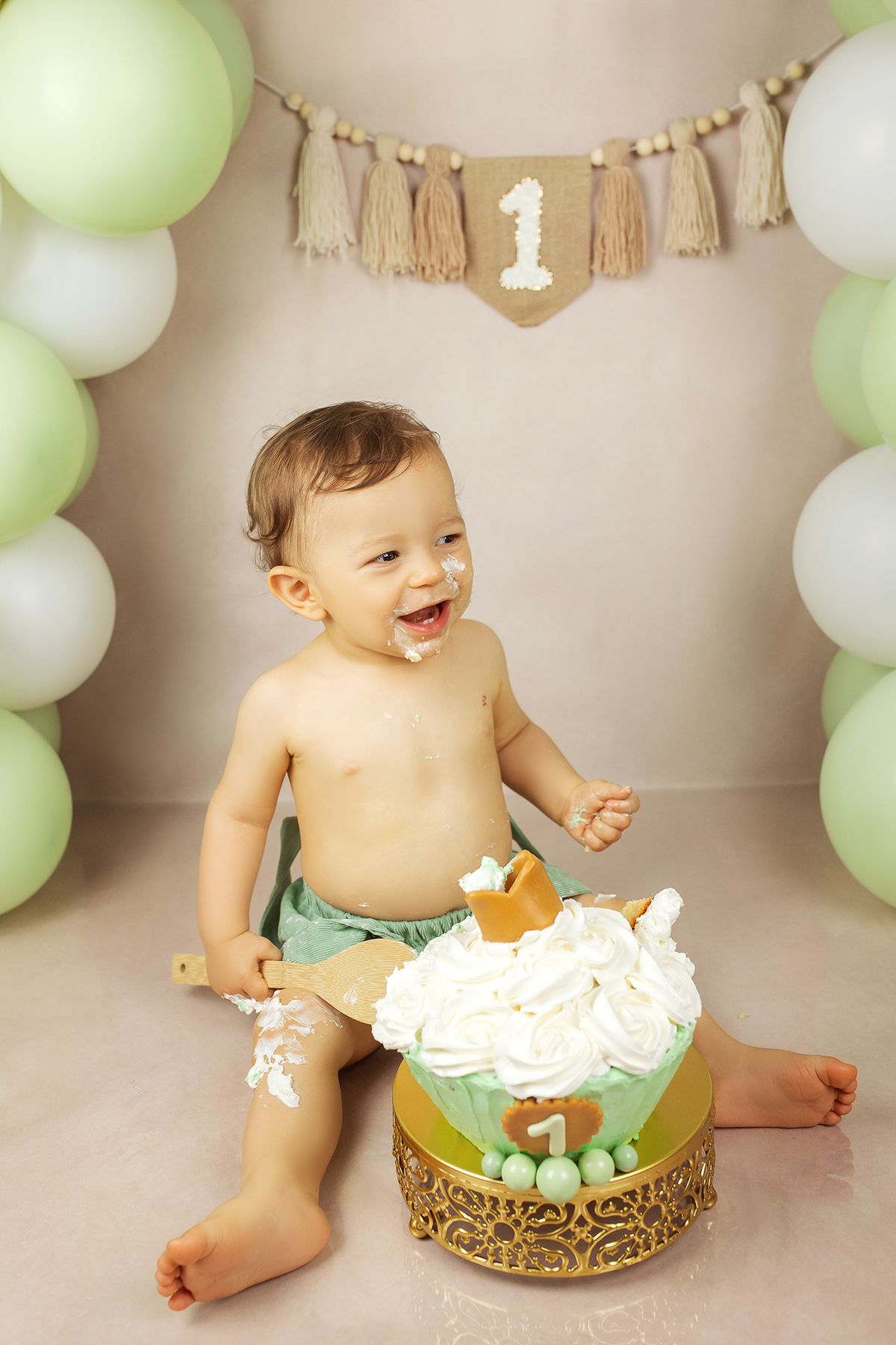 smash_the_cake_sessao_smash_the_cake_fotografia_smash_the_cake_primeiro_aniversario_bebe_sessao_aniversario_bebe_bolo_aniversario_bebe_cake_smash_baby_primeiro_ano_bebe_fotografia_aniversario_bebe_bebe_com_bolo_baby_cake_smash_sessao_1_ano_bebe_festa_prim