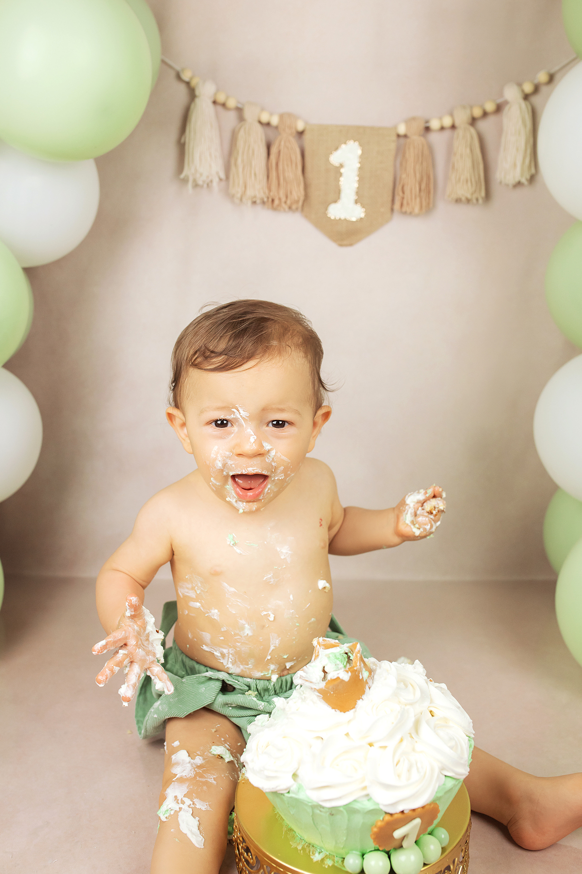 smash_the_cake_sessao_smash_the_cake_fotografia_smash_the_cake_primeiro_aniversario_bebe_sessao_aniversario_bebe_bolo_aniversario_bebe_cake_smash_baby_primeiro_ano_bebe_fotografia_aniversario_bebe_bebe_com_bolo_baby_cake_smash_sessao_1_ano_bebe_festa_prim