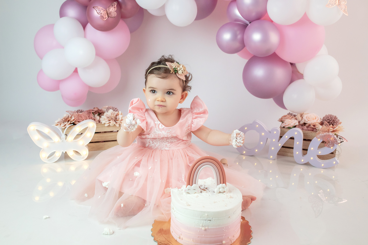 smash_the_cake_sessao_smash_the_cake_fotografia_smash_the_cake_primeiro_aniversario_bebe_sessao_aniversario_bebe_bolo_aniversario_bebe_cake_smash_baby_primeiro_ano_bebe_fotografia_aniversario_bebe_bebe_com_bolo_baby_cake_smash_sessao_1_ano_bebe_festa_prim