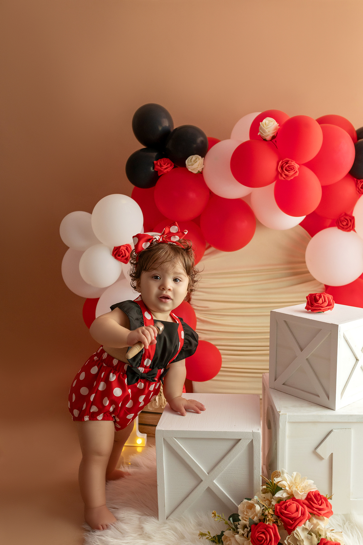 smash_the_cake_sessao_smash_the_cake_fotografia_smash_the_cake_primeiro_aniversario_bebe_sessao_aniversario_bebe_bolo_aniversario_bebe_cake_smash_baby_primeiro_ano_bebe_fotografia_aniversario_bebe_bebe_com_bolo_baby_cake_smash_sessao_1_ano_bebe_festa_prim