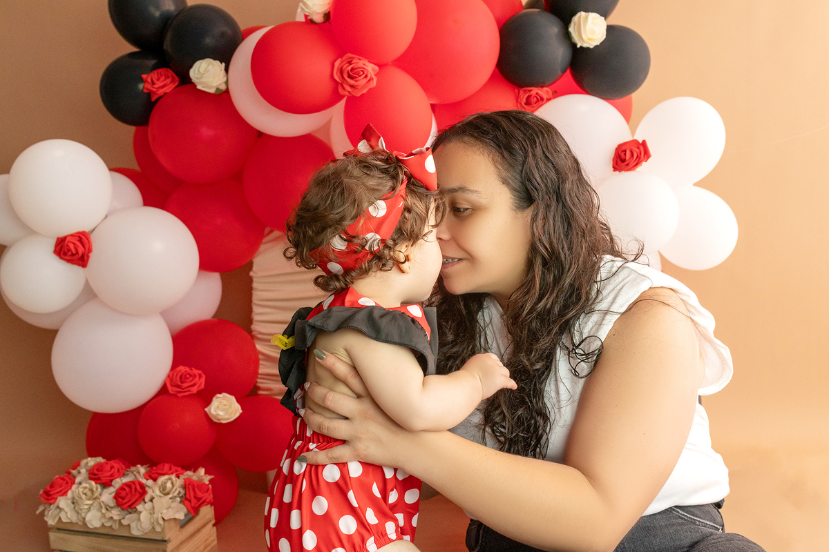 smash_the_cake_sessao_smash_the_cake_fotografia_smash_the_cake_primeiro_aniversario_bebe_sessao_aniversario_bebe_bolo_aniversario_bebe_cake_smash_baby_primeiro_ano_bebe_fotografia_aniversario_bebe_bebe_com_bolo_baby_cake_smash_sessao_1_ano_bebe_festa_prim