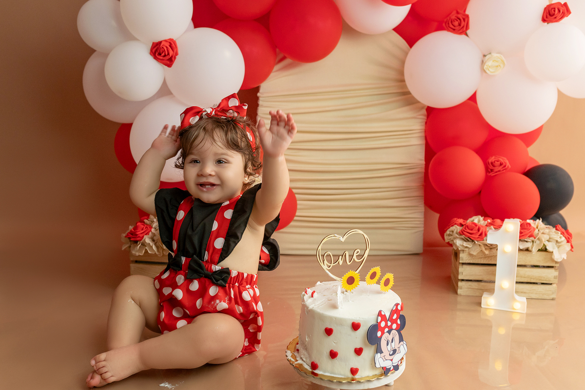 smash_the_cake_sessao_smash_the_cake_fotografia_smash_the_cake_primeiro_aniversario_bebe_sessao_aniversario_bebe_bolo_aniversario_bebe_cake_smash_baby_primeiro_ano_bebe_fotografia_aniversario_bebe_bebe_com_bolo_baby_cake_smash_sessao_1_ano_bebe_festa_prim
