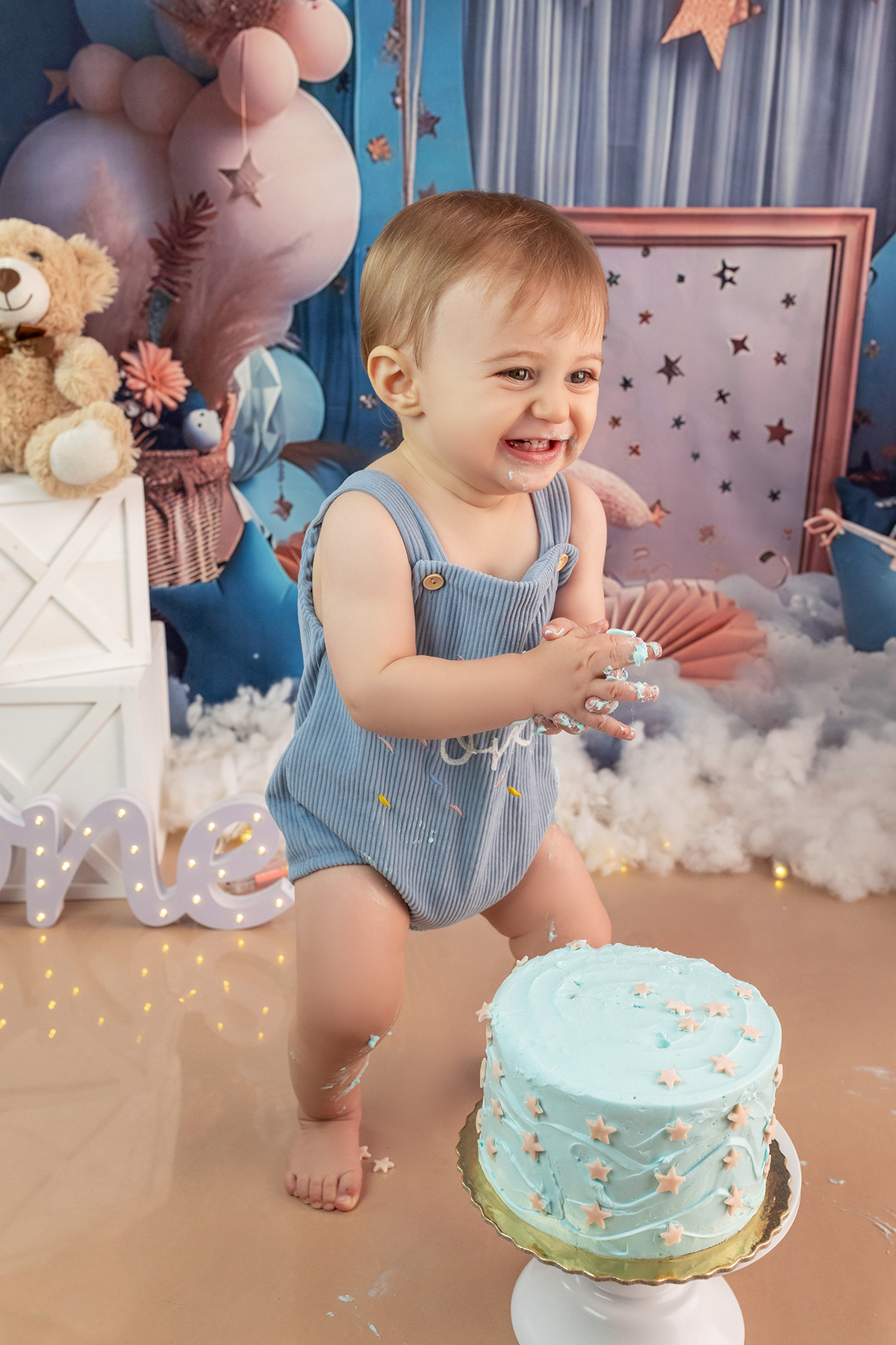 smash_the_cake_sessao_smash_the_cake_fotografia_smash_the_cake_primeiro_aniversario_bebe_sessao_aniversario_bebe_bolo_aniversario_bebe_cake_smash_baby_primeiro_ano_bebe_fotografia_aniversario_bebe_bebe_com_bolo_baby_cake_smash_sessao_1_ano_bebe_festa_prim