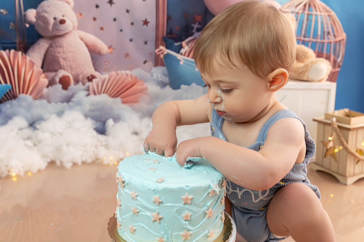 smash_the_cake_sessao_smash_the_cake_fotografia_smash_the_cake_primeiro_aniversario_bebe_sessao_aniversario_bebe_bolo_aniversario_bebe_cake_smash_baby_primeiro_ano_bebe_fotografia_aniversario_bebe_bebe_com_bolo_baby_cake_smash_sessao_1_ano_bebe_festa_prim