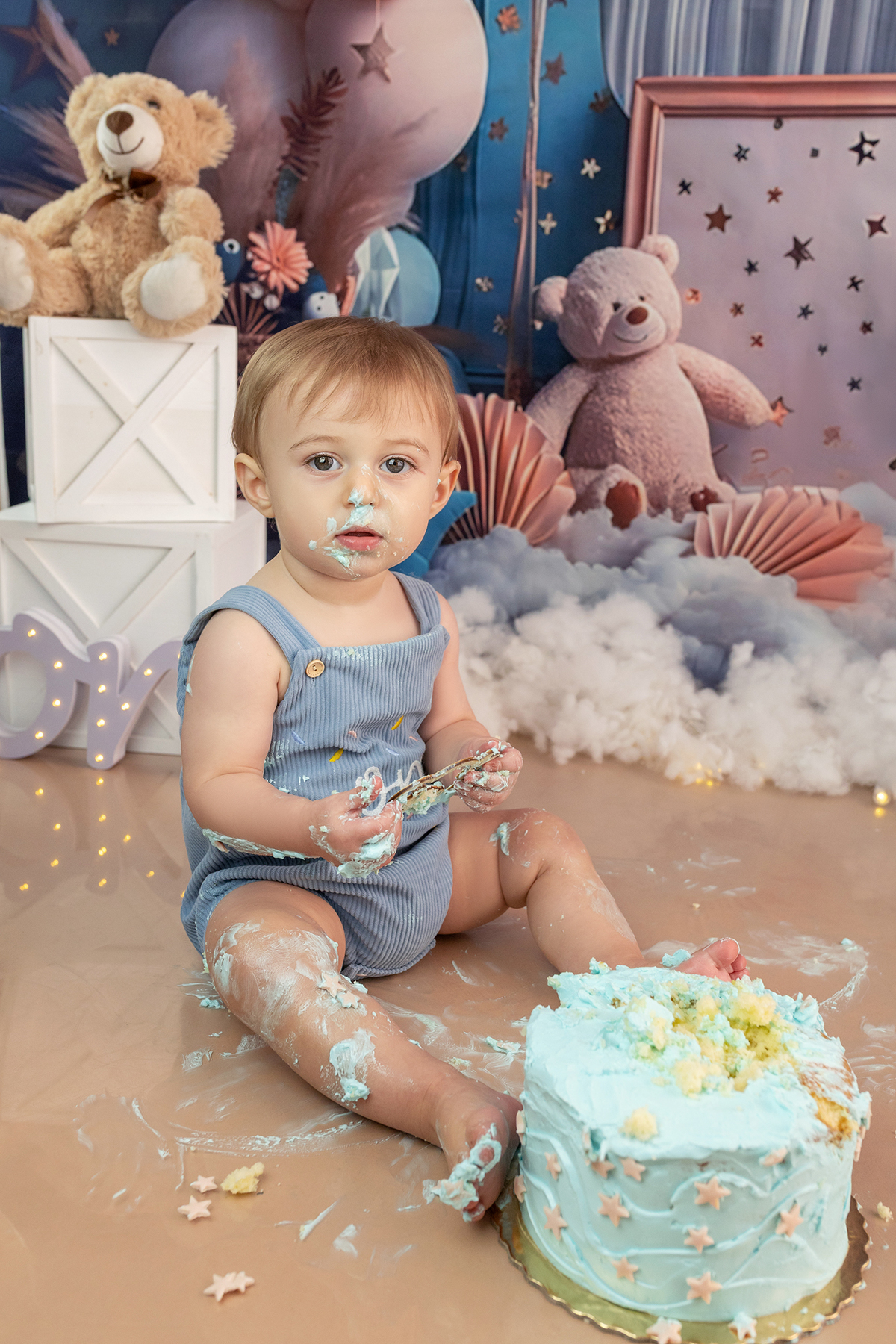 smash_the_cake_sessao_smash_the_cake_fotografia_smash_the_cake_primeiro_aniversario_bebe_sessao_aniversario_bebe_bolo_aniversario_bebe_cake_smash_baby_primeiro_ano_bebe_fotografia_aniversario_bebe_bebe_com_bolo_baby_cake_smash_sessao_1_ano_bebe_festa_prim