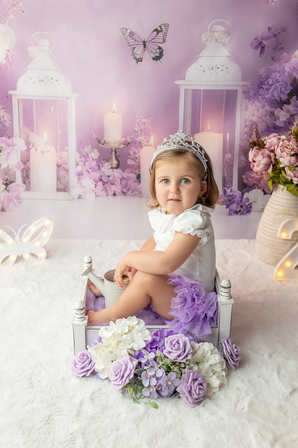 sessao_2_anos sessao_estudio fotografia_bebe fotografia_infantil ensaio_infantil menina_2_anos retrato_infantil fotos_em_estudio momentos_unicos alegria espontaneidade crianca_fofa cores_suaves luz_natural fotografo_portugal fotografo_infantil memórias_pa