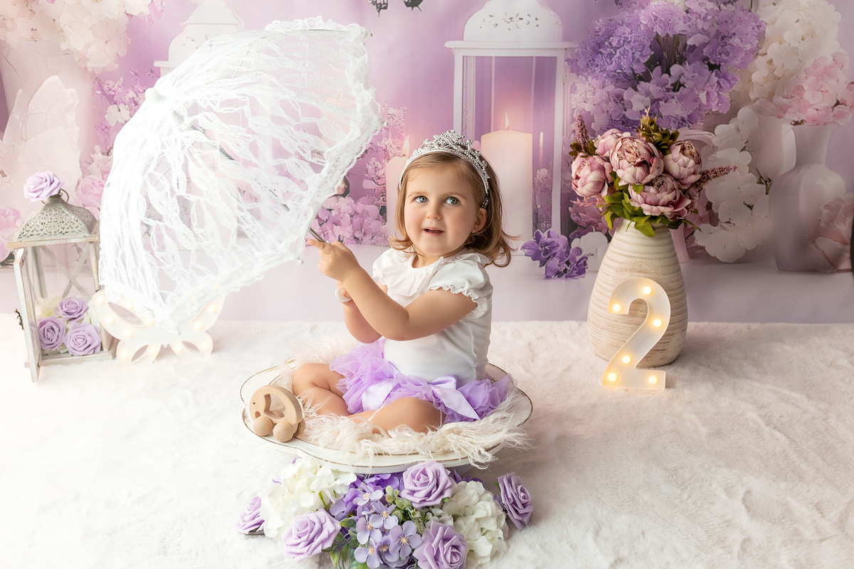 sessao_2_anos sessao_estudio fotografia_bebe fotografia_infantil ensaio_infantil menina_2_anos retrato_infantil fotos_em_estudio momentos_unicos alegria espontaneidade crianca_fofa cores_suaves luz_natural fotografo_portugal fotografo_infantil memórias_pa