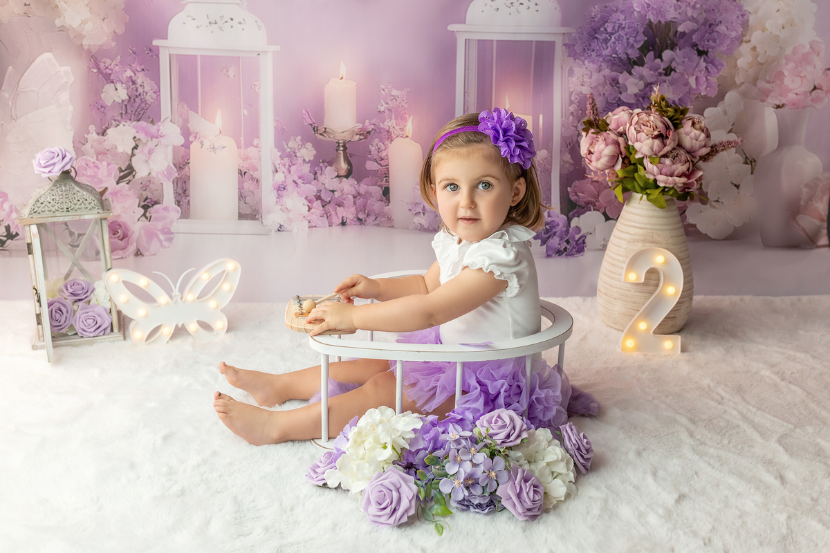 sessao_2_anos sessao_estudio fotografia_bebe fotografia_infantil ensaio_infantil menina_2_anos retrato_infantil fotos_em_estudio momentos_unicos alegria espontaneidade crianca_fofa cores_suaves luz_natural fotografo_portugal fotografo_infantil memórias_pa