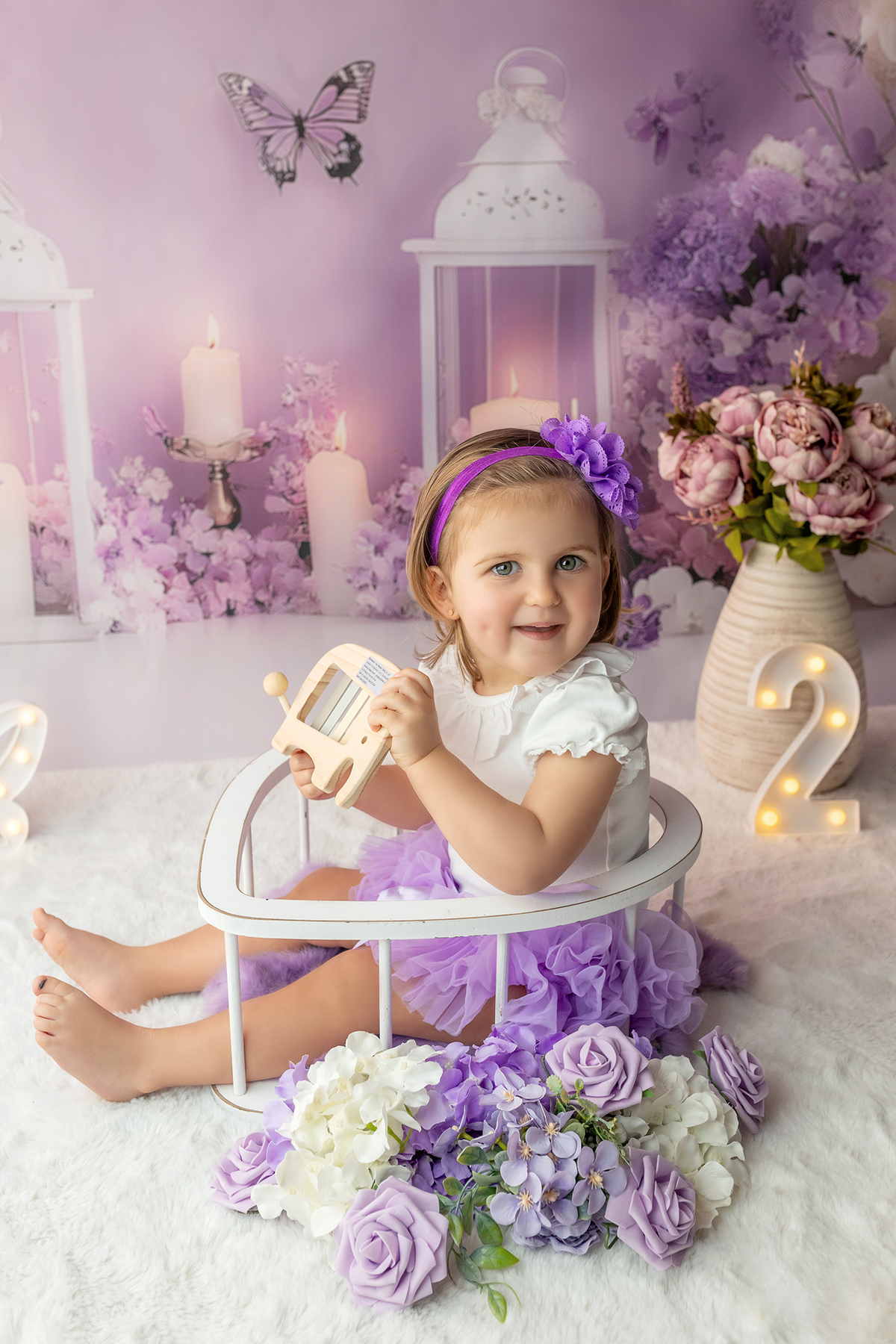 sessao_2_anos sessao_estudio fotografia_bebe fotografia_infantil ensaio_infantil menina_2_anos retrato_infantil fotos_em_estudio momentos_unicos alegria espontaneidade crianca_fofa cores_suaves luz_natural fotografo_portugal fotografo_infantil memórias_pa