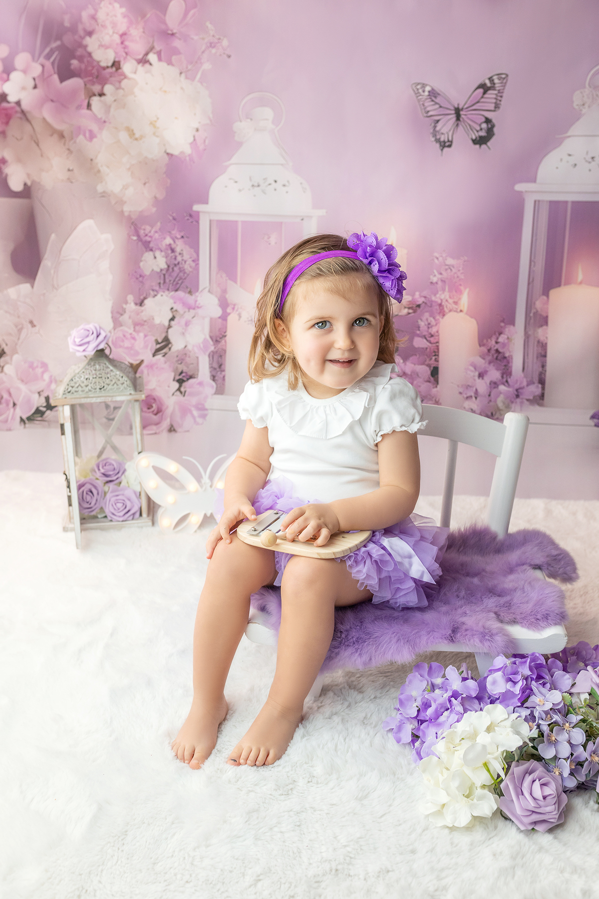 sessao_2_anos sessao_estudio fotografia_bebe fotografia_infantil ensaio_infantil menina_2_anos retrato_infantil fotos_em_estudio momentos_unicos alegria espontaneidade crianca_fofa cores_suaves luz_natural fotografo_portugal fotografo_infantil memórias_pa