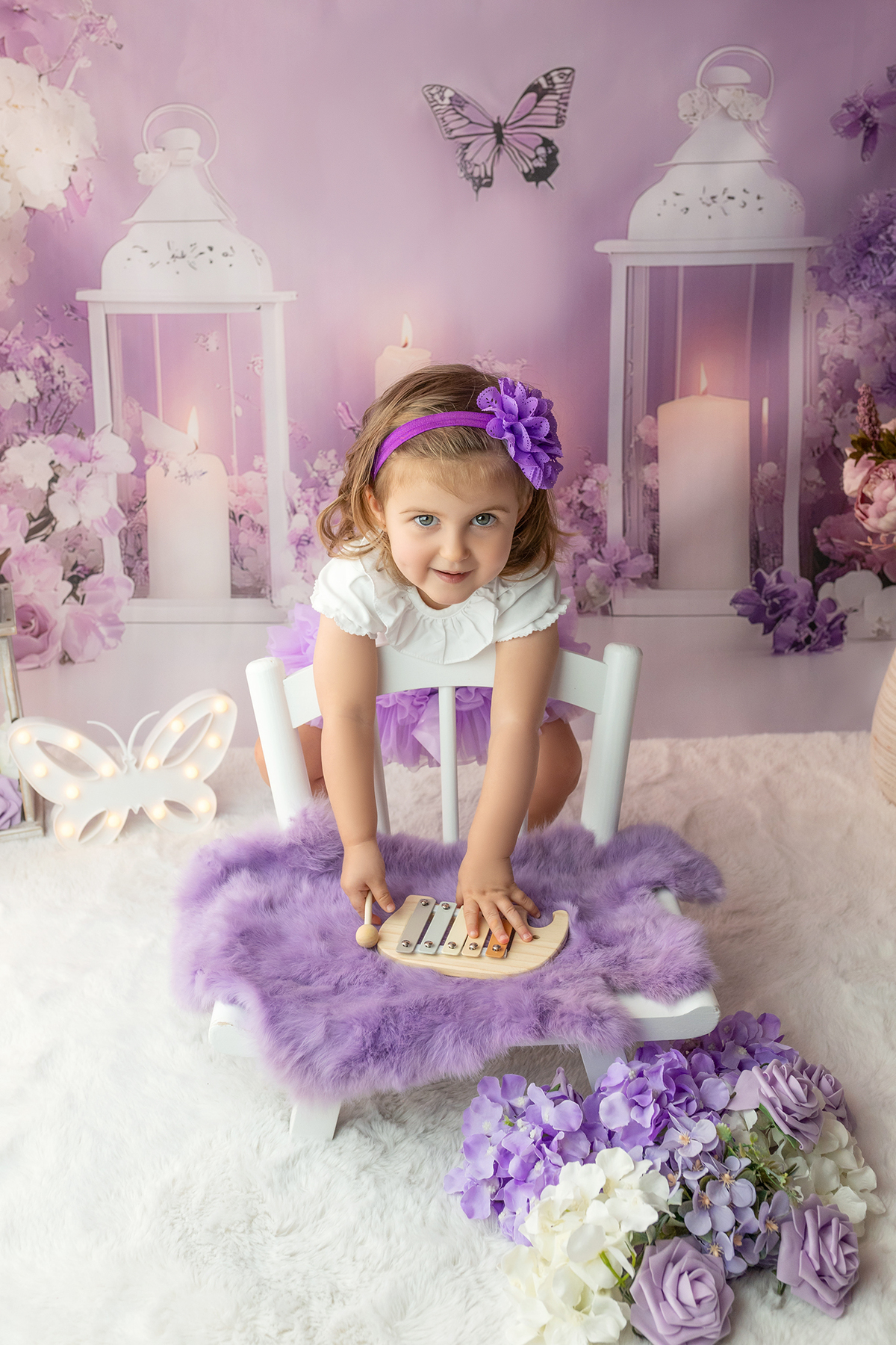 sessao_2_anos sessao_estudio fotografia_bebe fotografia_infantil ensaio_infantil menina_2_anos retrato_infantil fotos_em_estudio momentos_unicos alegria espontaneidade crianca_fofa cores_suaves luz_natural fotografo_portugal fotografo_infantil memórias_pa