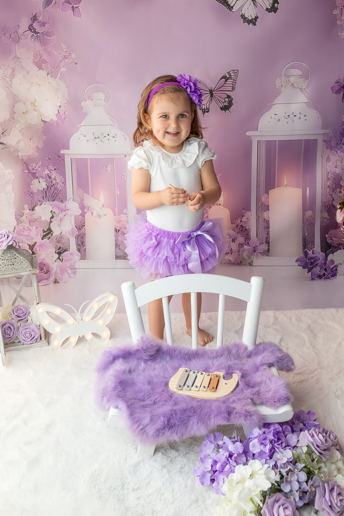 sessao_2_anos sessao_estudio fotografia_bebe fotografia_infantil ensaio_infantil menina_2_anos retrato_infantil fotos_em_estudio momentos_unicos alegria espontaneidade crianca_fofa cores_suaves luz_natural fotografo_portugal fotografo_infantil memórias_pa