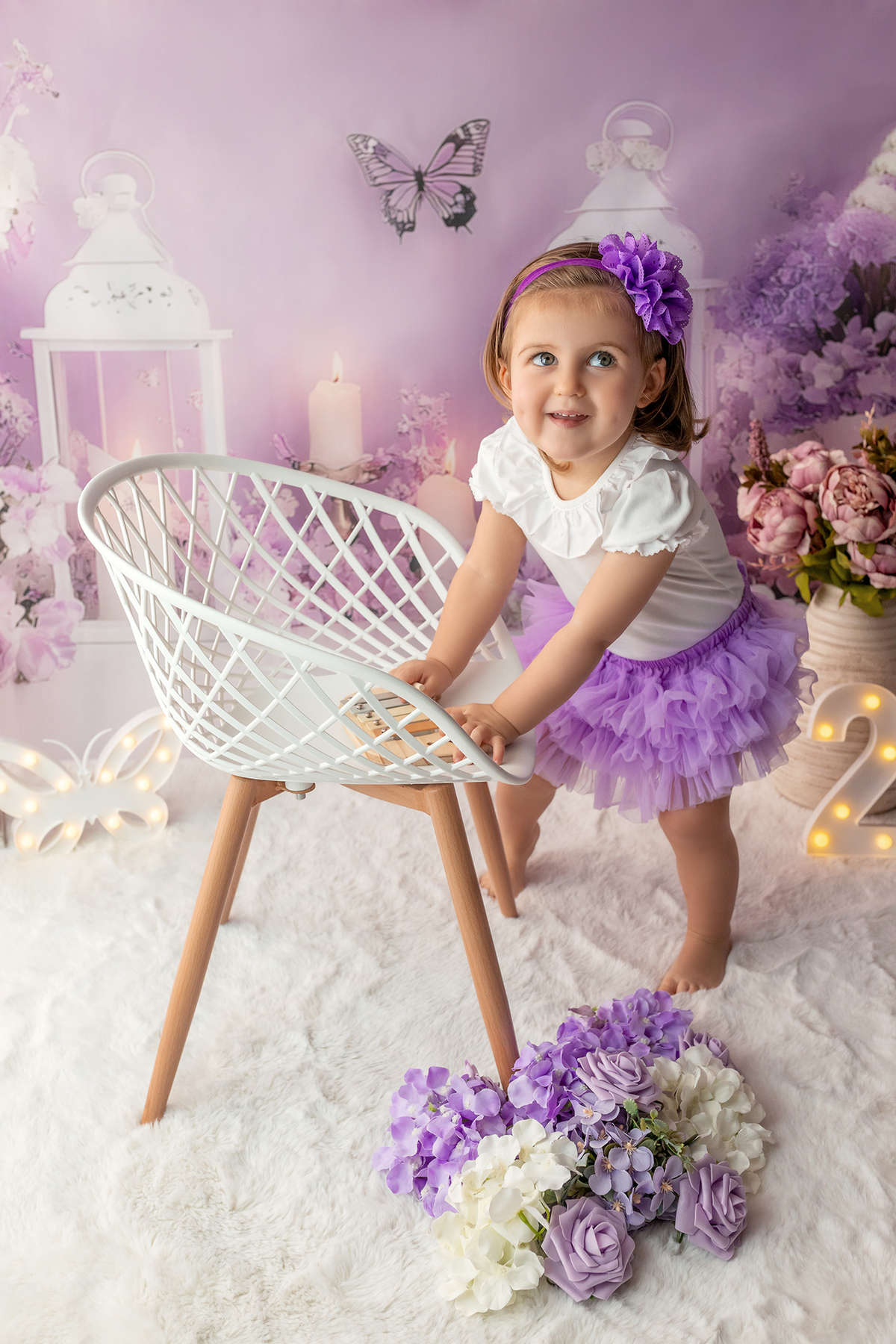 sessao_2_anos sessao_estudio fotografia_bebe fotografia_infantil ensaio_infantil menina_2_anos retrato_infantil fotos_em_estudio momentos_unicos alegria espontaneidade crianca_fofa cores_suaves luz_natural fotografo_portugal fotografo_infantil memórias_pa