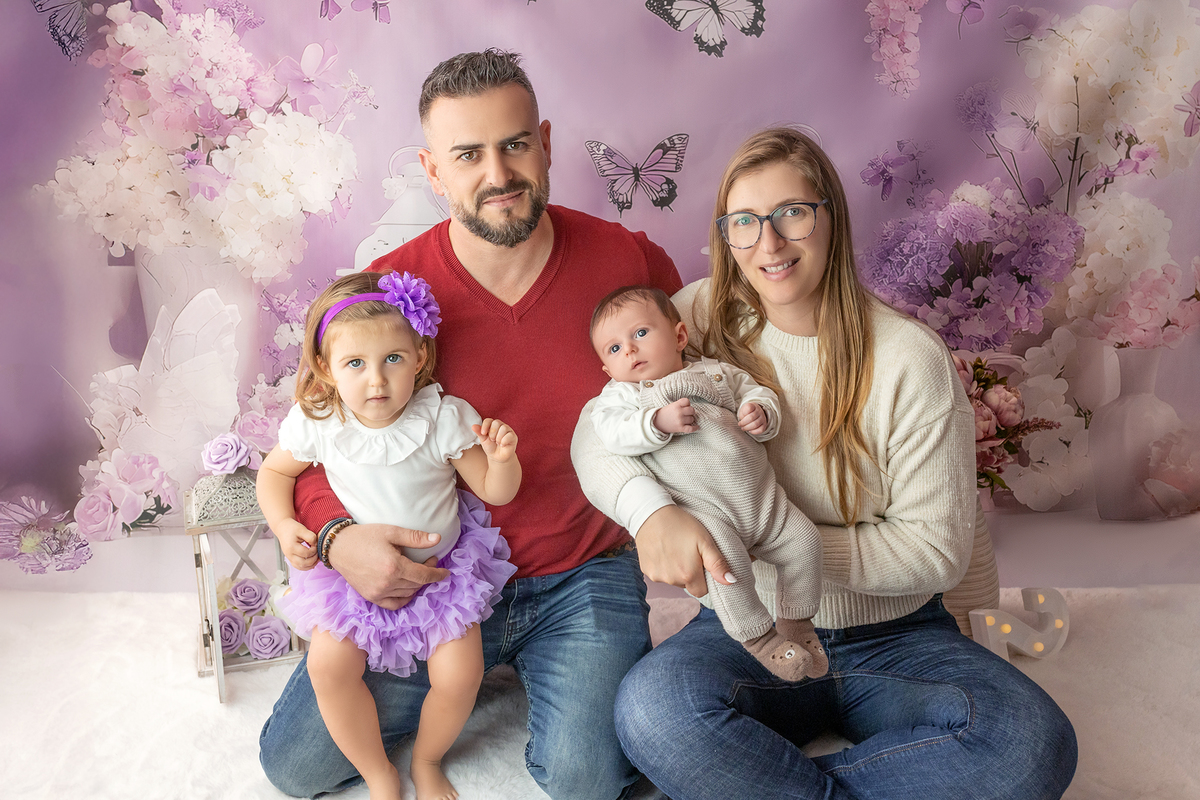 sessao_2_anos sessao_estudio fotografia_bebe fotografia_infantil ensaio_infantil menina_2_anos retrato_infantil fotos_em_estudio momentos_unicos alegria espontaneidade crianca_fofa cores_suaves luz_natural fotografo_portugal fotografo_infantil memórias_pa